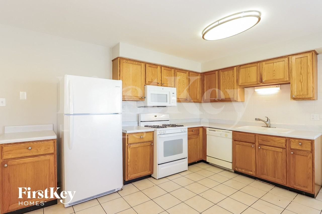 504 E 163rd St - Photo 4 of 14