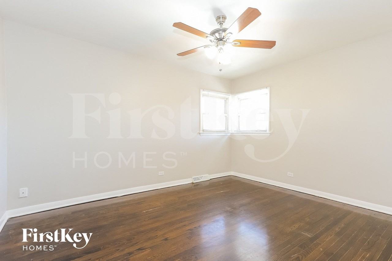 504 E 163rd St - Photo 5 of 14