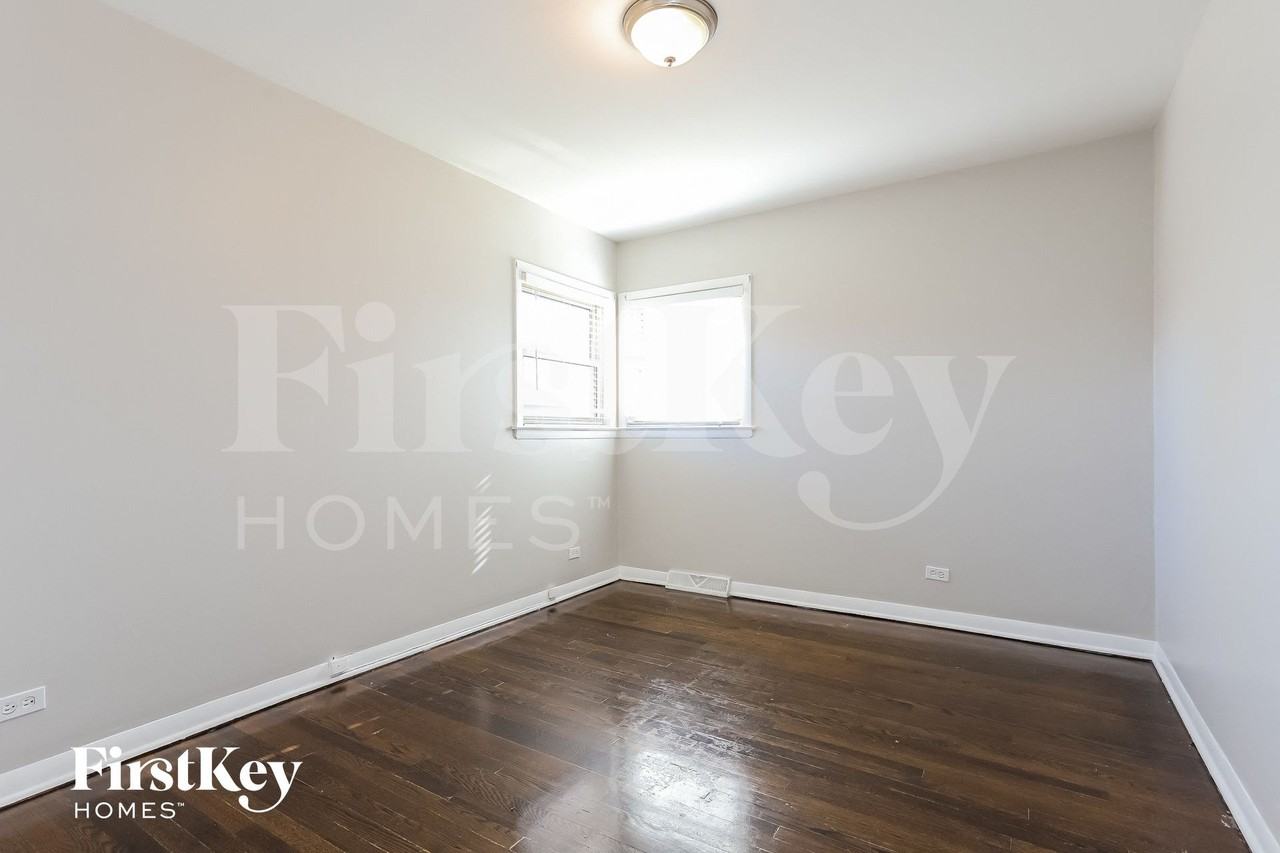 504 E 163rd St - Photo 7 of 14