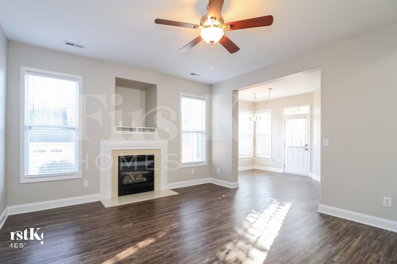 221 Bridgewater Dr - Photo 4 of 16