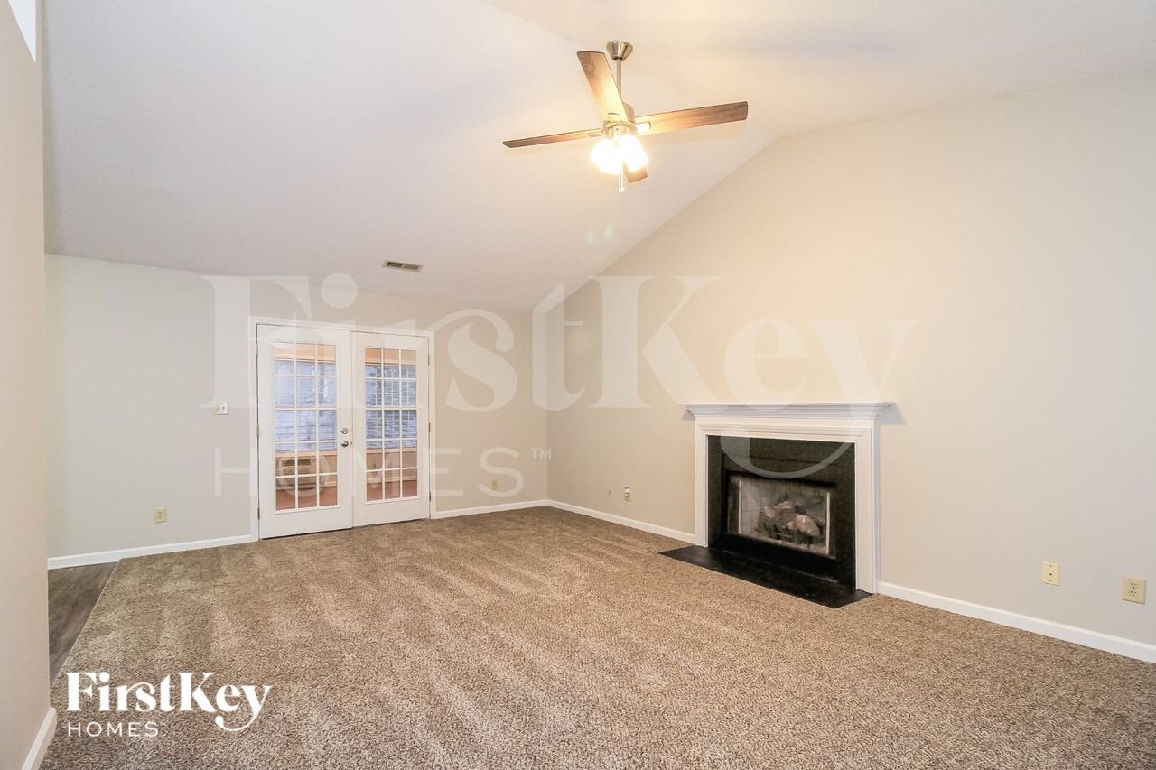 2055 Ardmore Village Ln - Photo 4 of 19