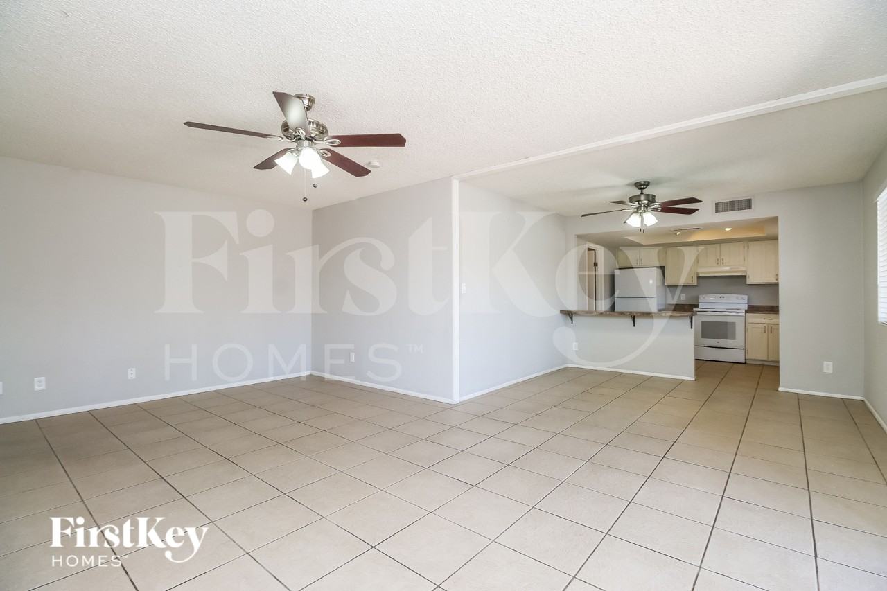 1918 E Watson Dr - Photo 6 of 17