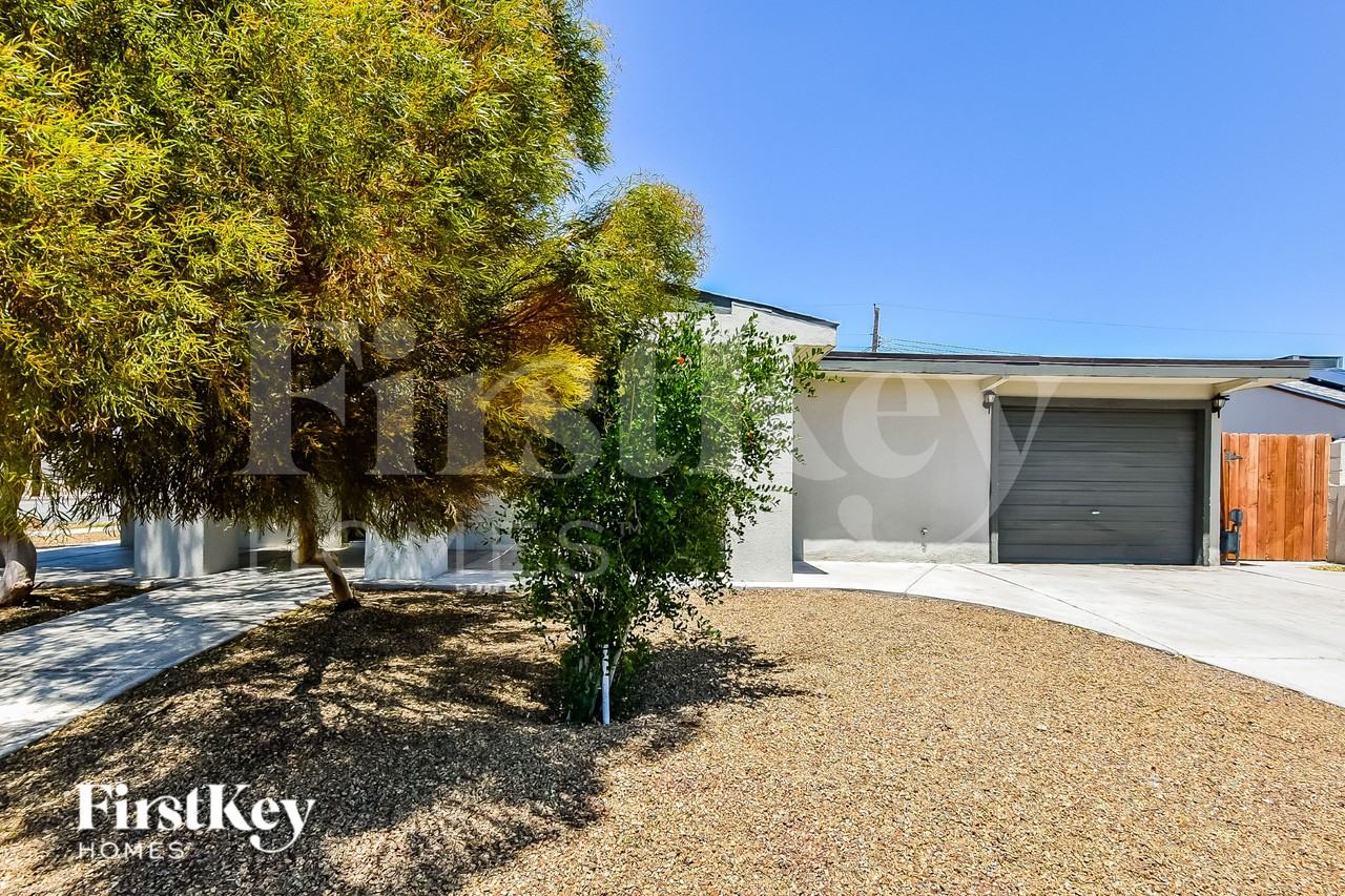 1801 Canosa Ave - Photo 2 of 16