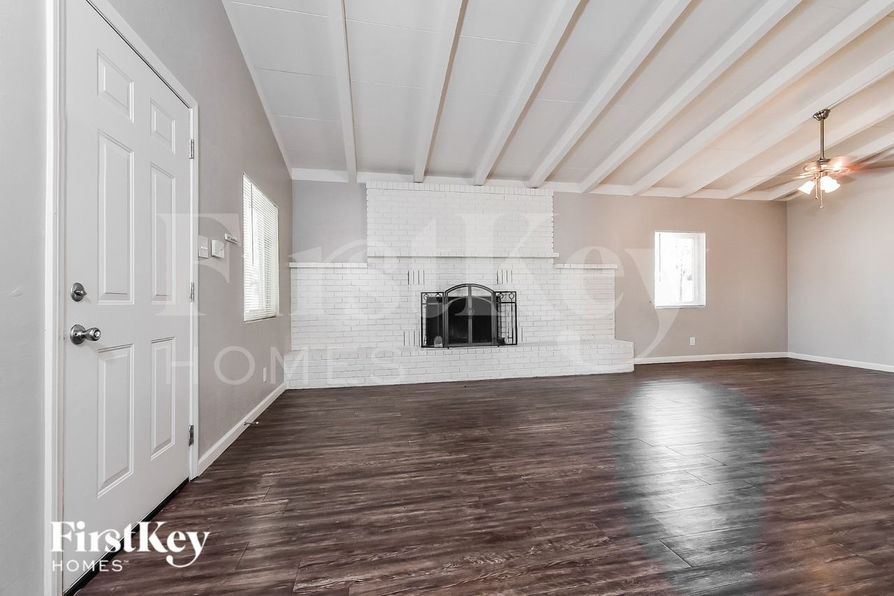 1801 Canosa Ave - Photo 4 of 16