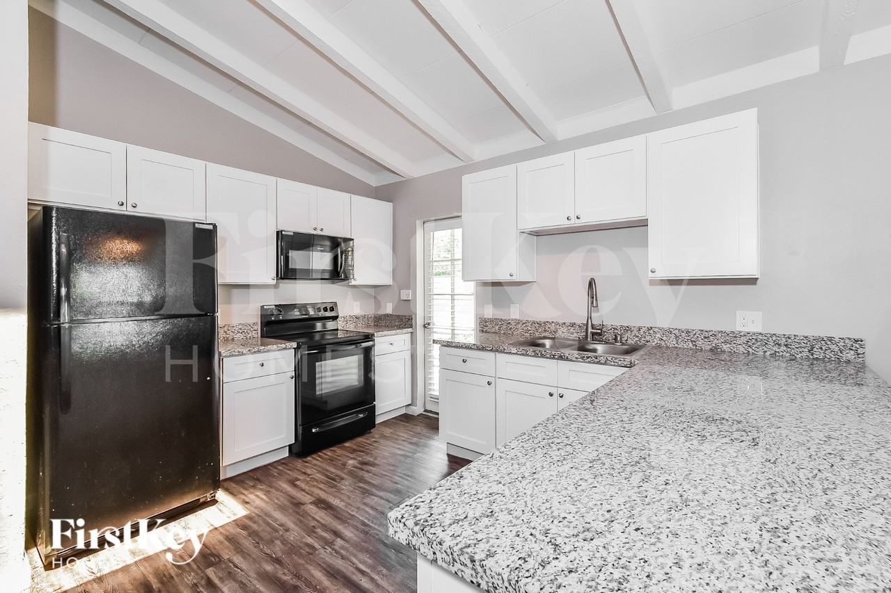 1801 Canosa Ave - Photo 6 of 16