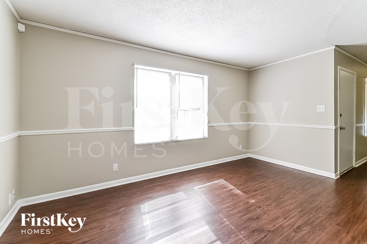 1775 Sea Isle Rd - Photo 4 of 15