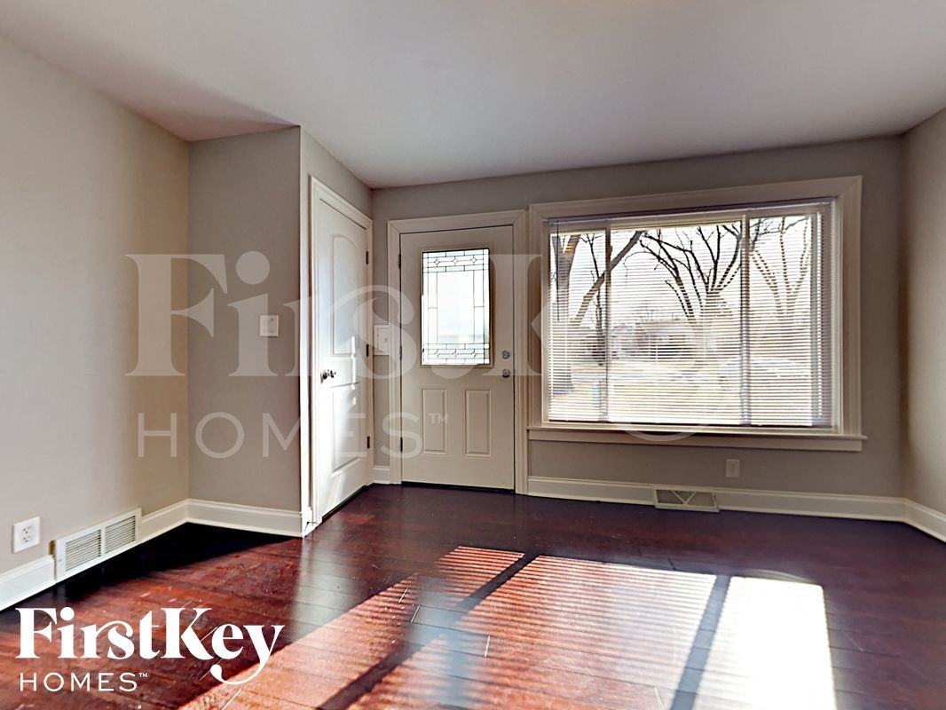 1546 Highridge Pkwy - Photo 2 of 19