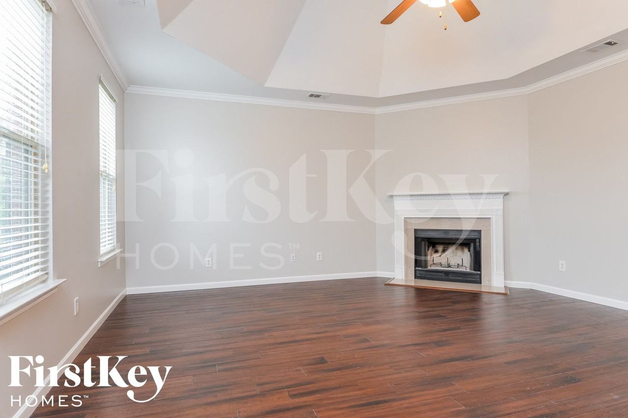 1276 Washington Dr - Photo 3 of 15