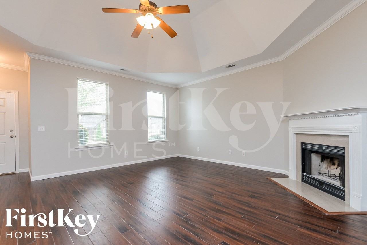 1276 Washington Dr - Photo 4 of 15