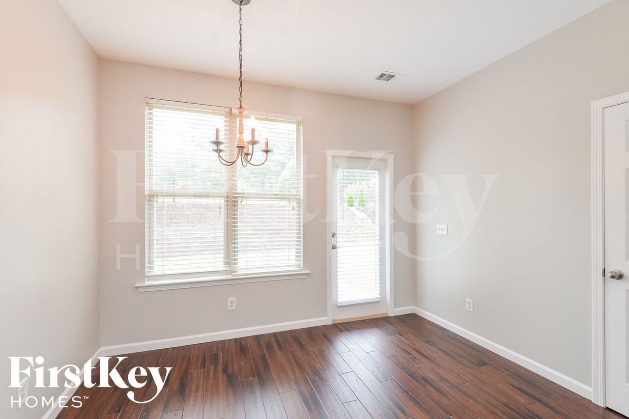 1276 Washington Dr - Photo 5 of 15