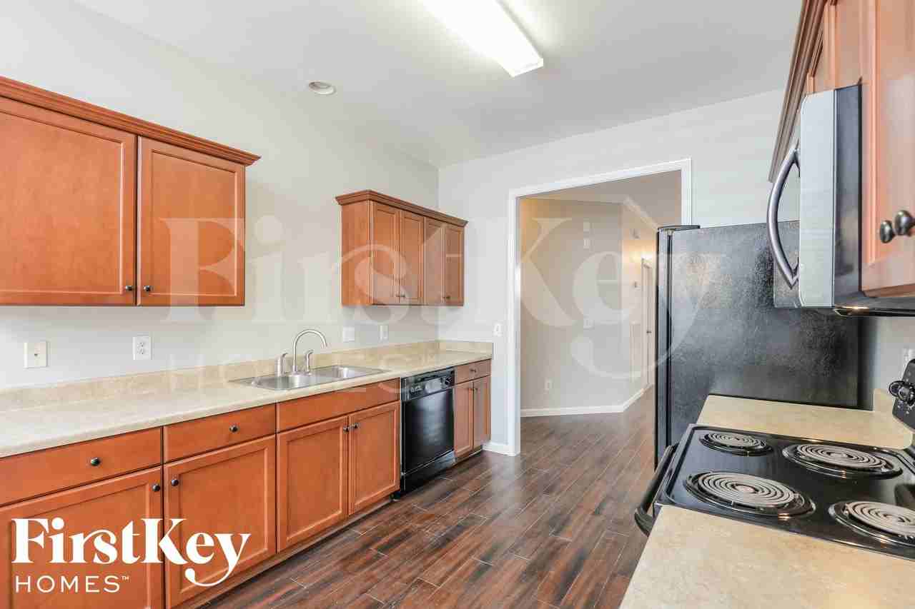 1276 Washington Dr - Photo 6 of 15