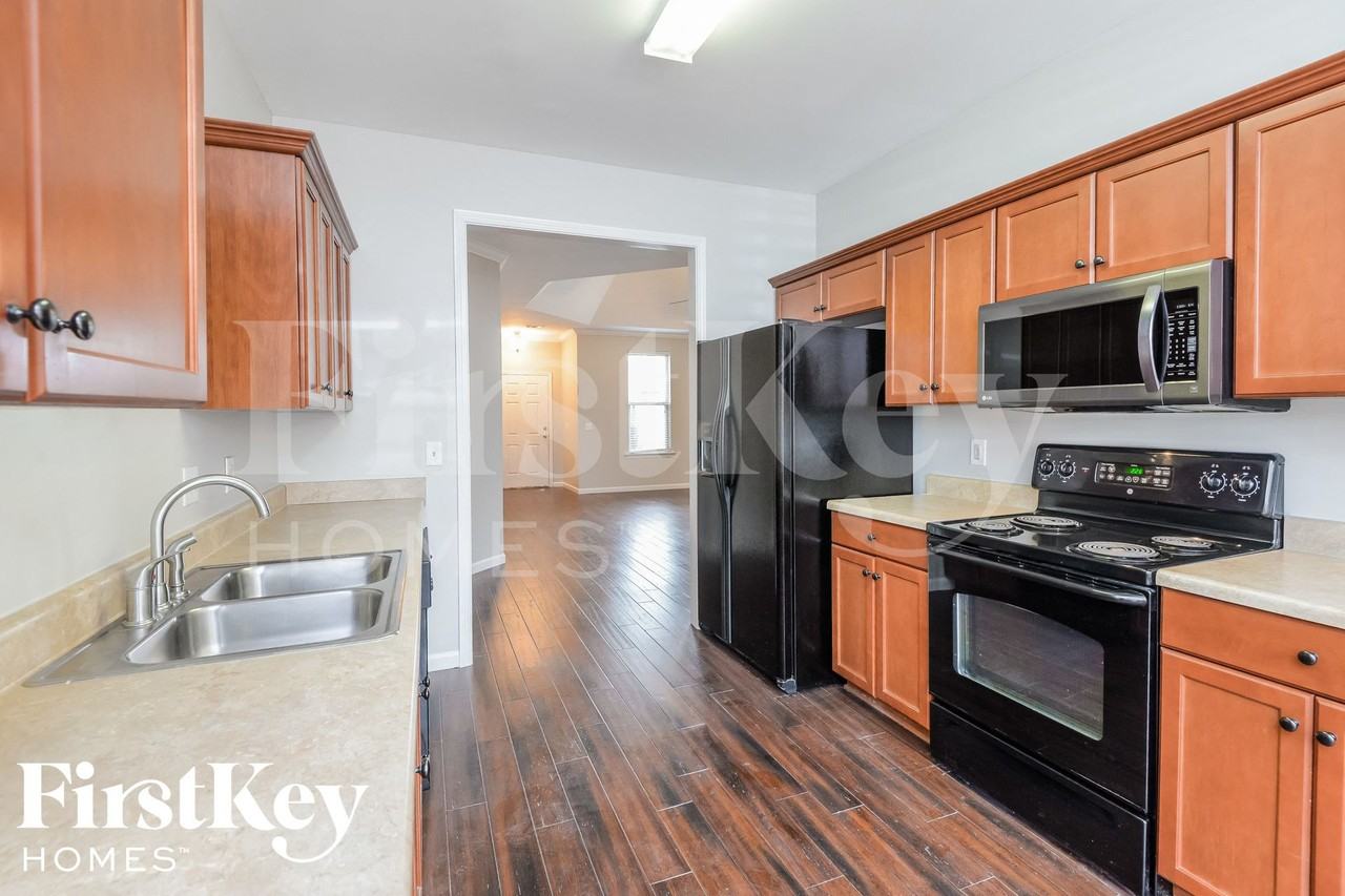 1276 Washington Dr - Photo 7 of 15