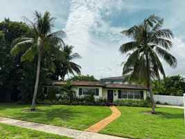 featured image of 300 Ne 7th St