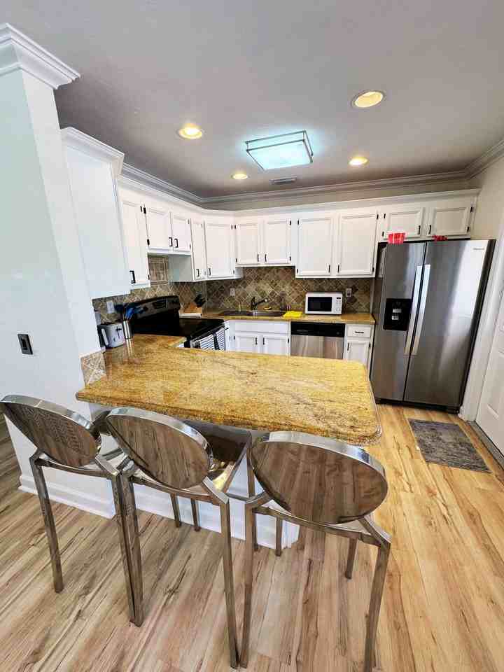 300 Ne 7th St - Photo 4 of 16