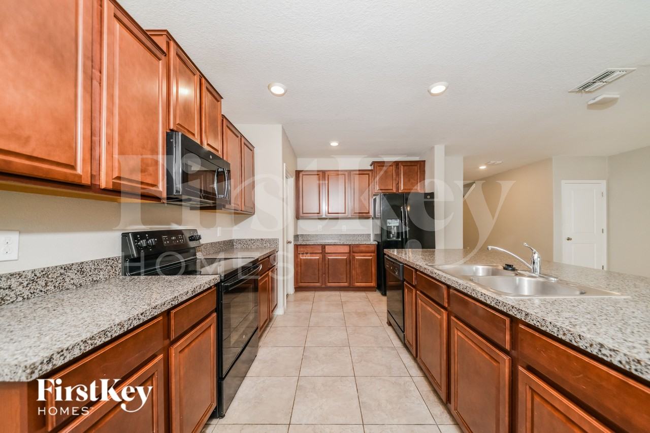 12714 Hampton Hill Dr - Photo 5 of 16