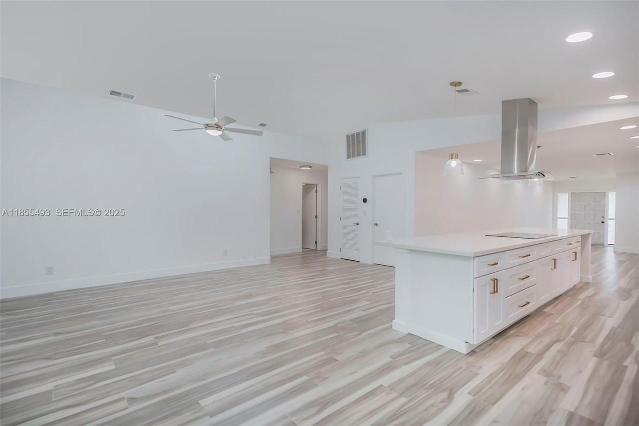 6955 Northwest 18th Street - Photo 7 of 45