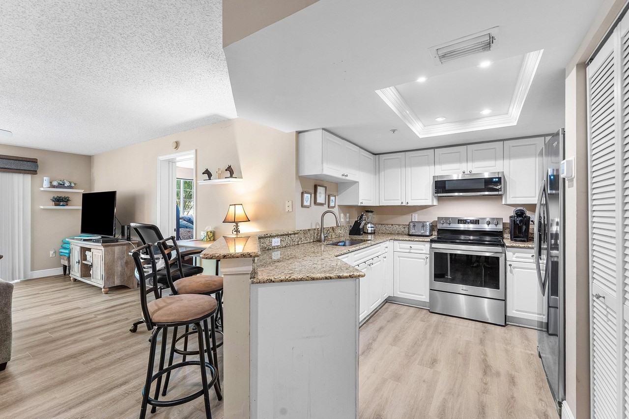 1000 Crestwood Ct S #1015 - Photo 2 of 21