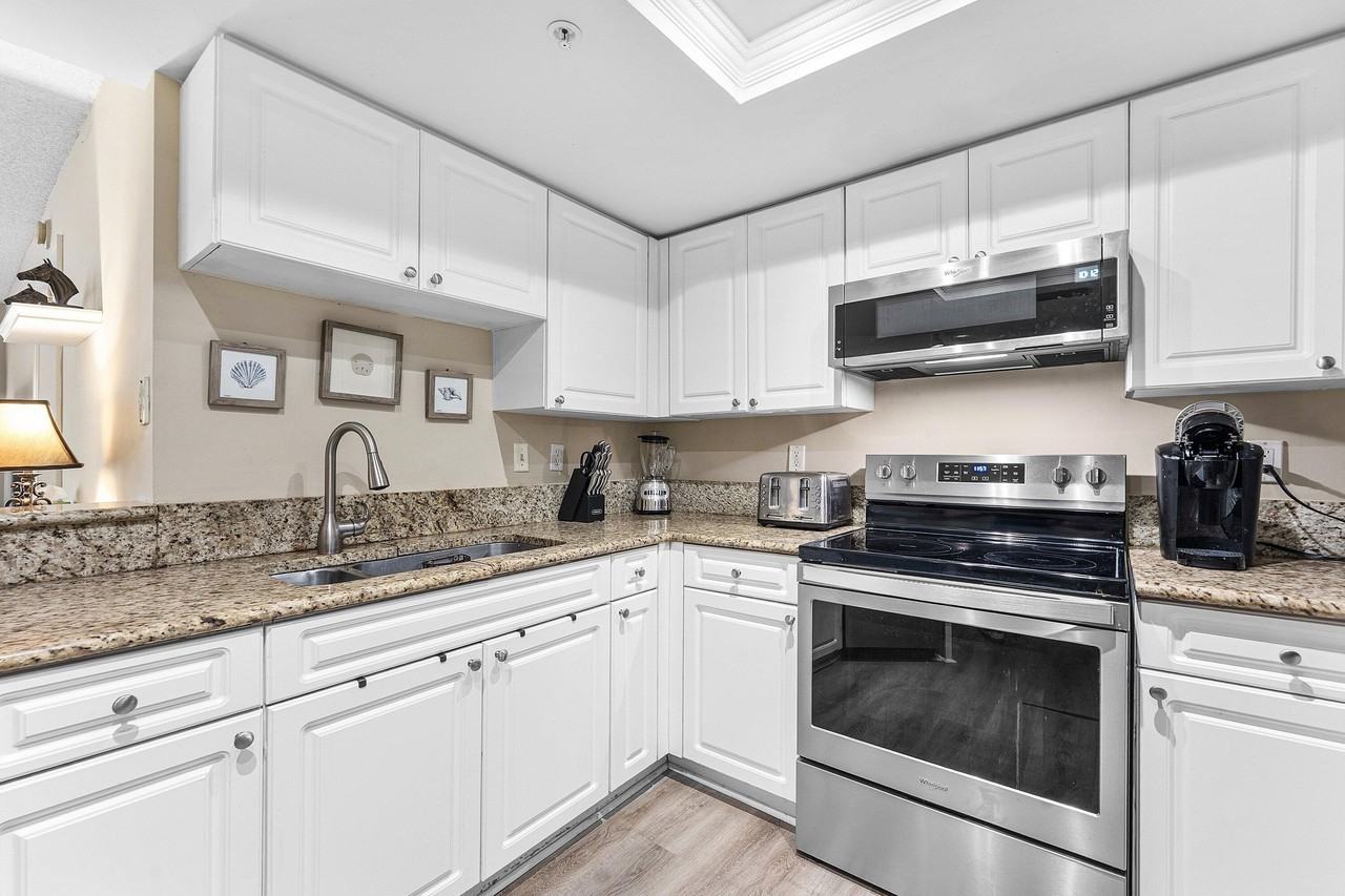 1000 Crestwood Ct S #1015 - Photo 3 of 21
