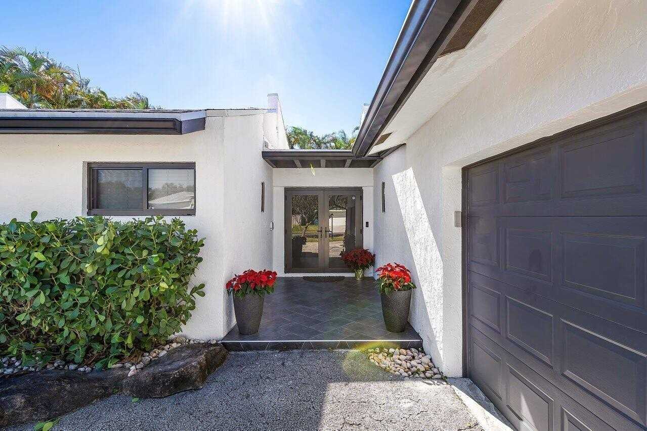 630 Ne 15th Pl - Photo 4 of 29