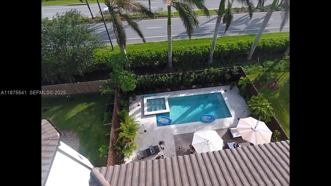 2730 Northeast 1st Street #0 - Photo 4 of 14