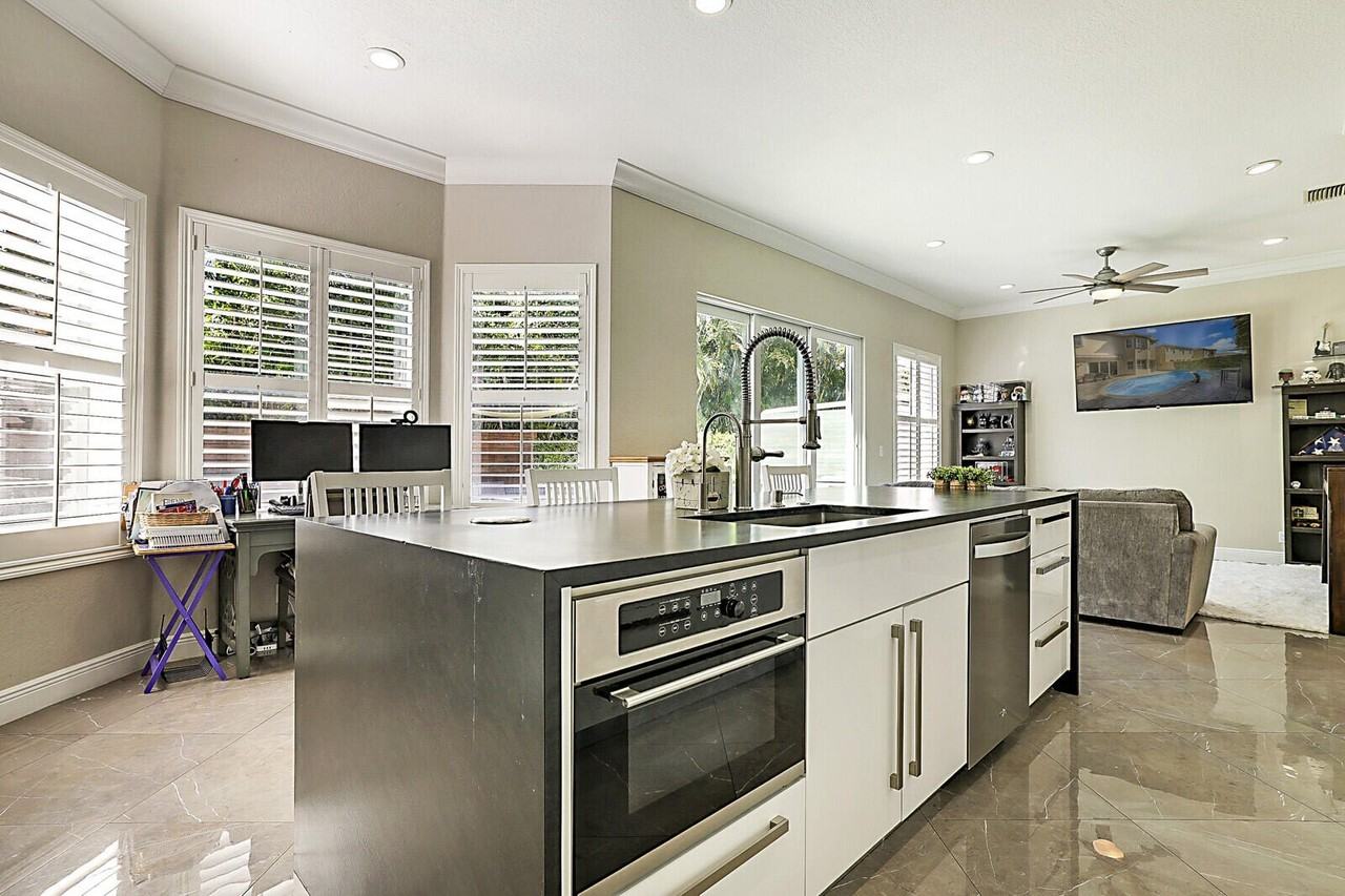 7167 Ivy Crossing Ln - Photo 4 of 45