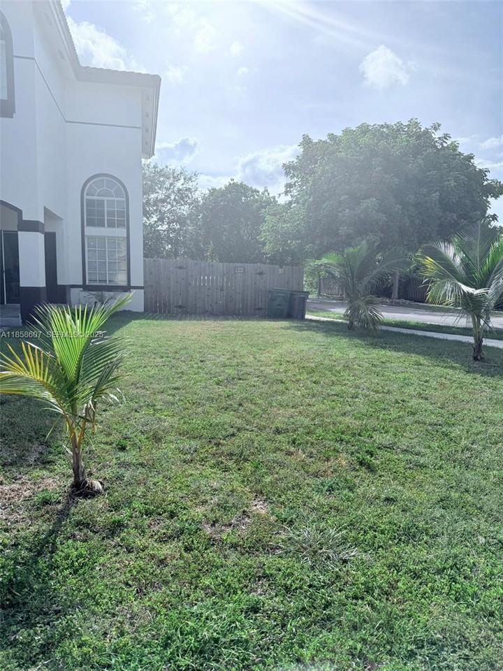 20318 Southwest 87th Court #0 - Photo 4 of 16