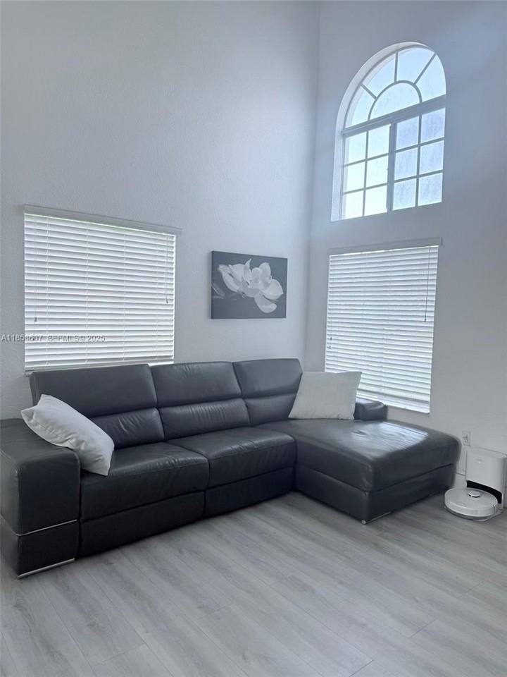 20318 Southwest 87th Court #0 - Photo 5 of 16