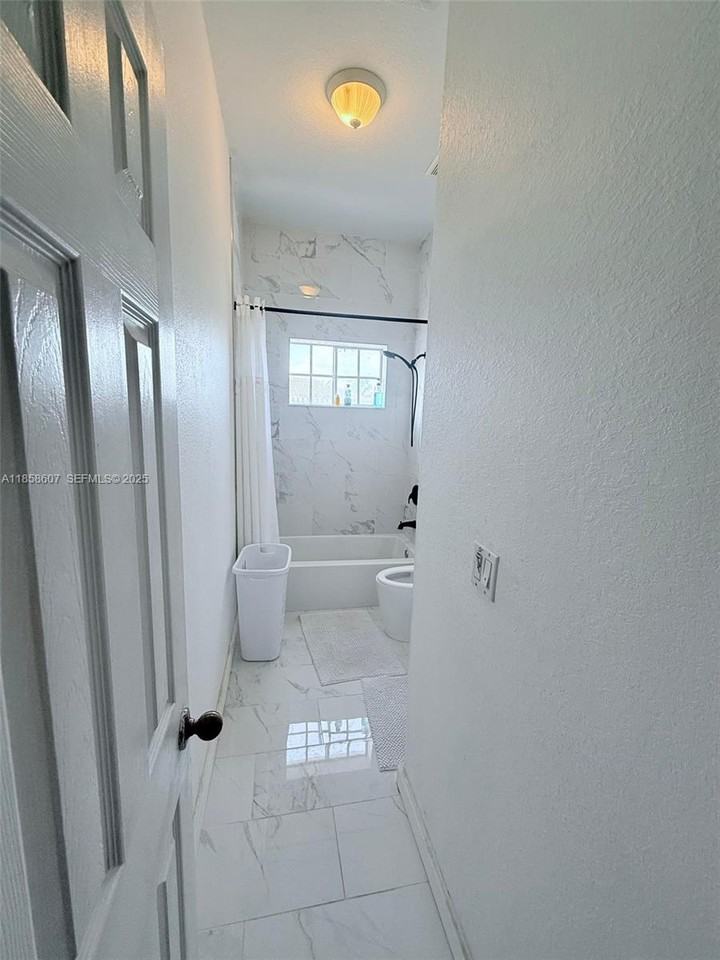 20318 Southwest 87th Court #0 - Photo 6 of 16