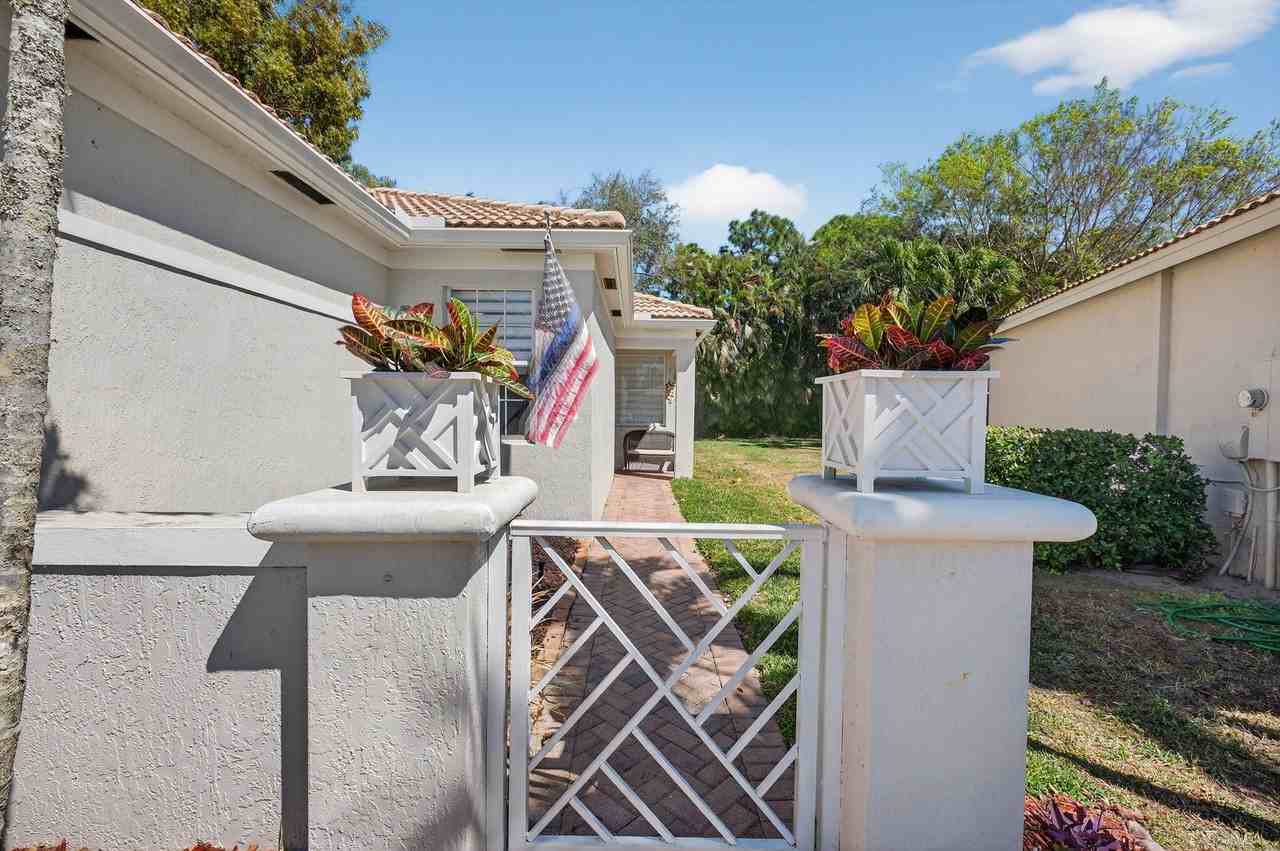 6689 Southport Dr - Photo 2 of 50