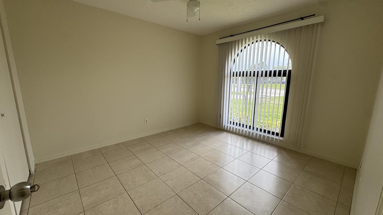 5045 Se Primrose Way - Photo 5 of 6
