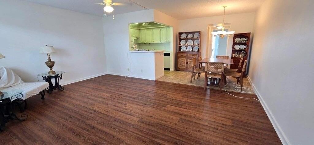 358 Chatham R - Photo 3 of 31