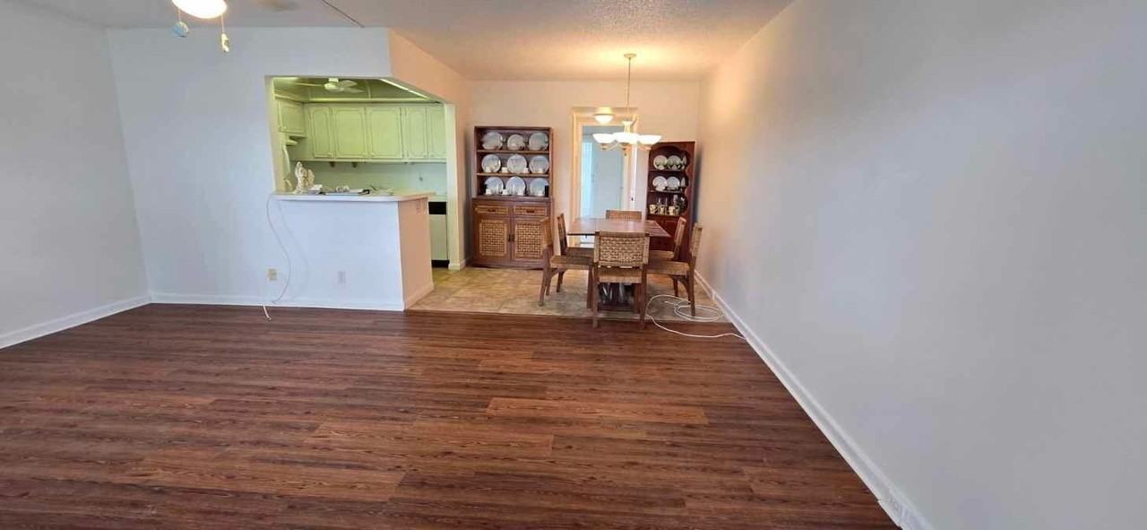 358 Chatham R - Photo 4 of 31