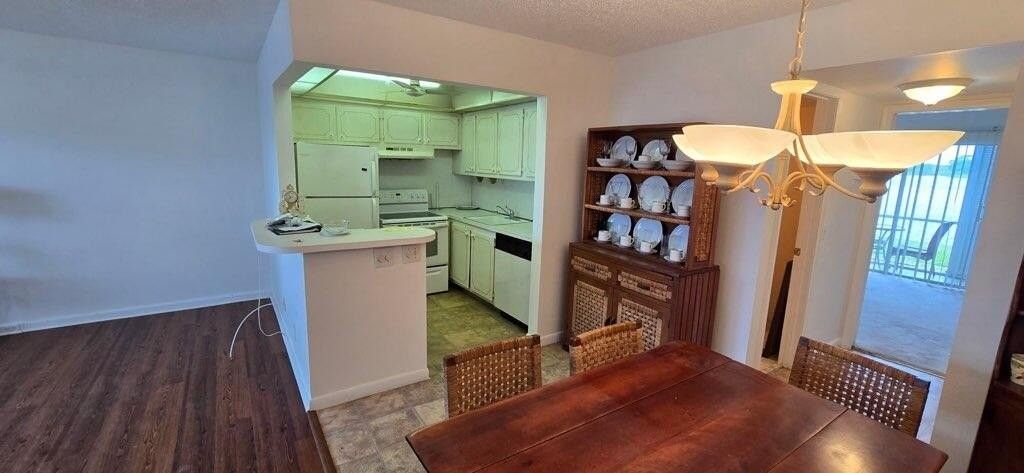 358 Chatham R - Photo 6 of 31