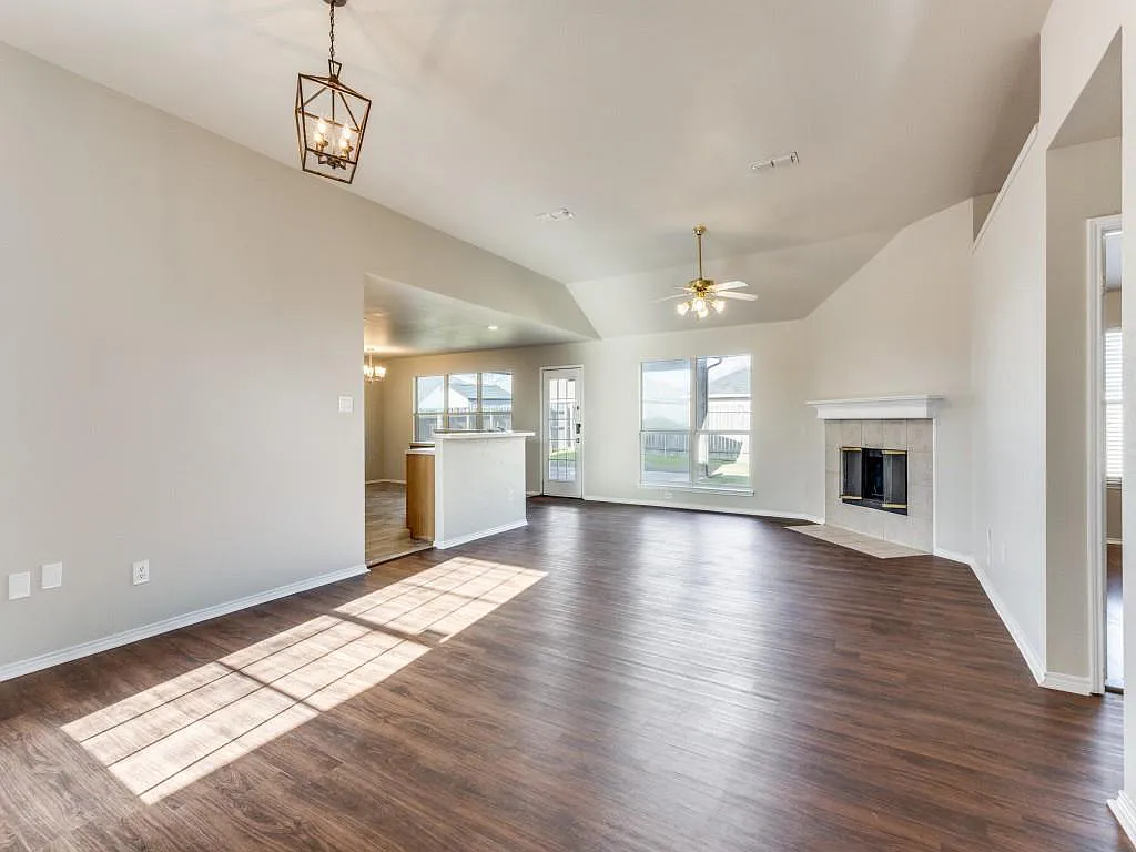 1012 Andrew St - Photo 3 of 13