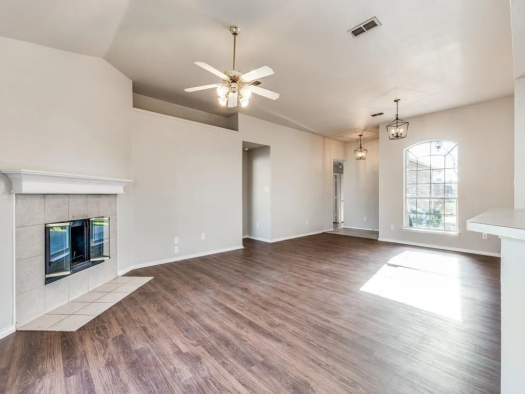 1012 Andrew St - Photo 4 of 13