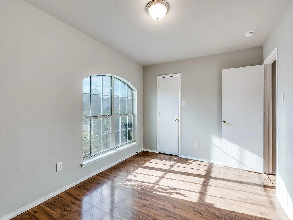 1012 Andrew St - Photo 5 of 13