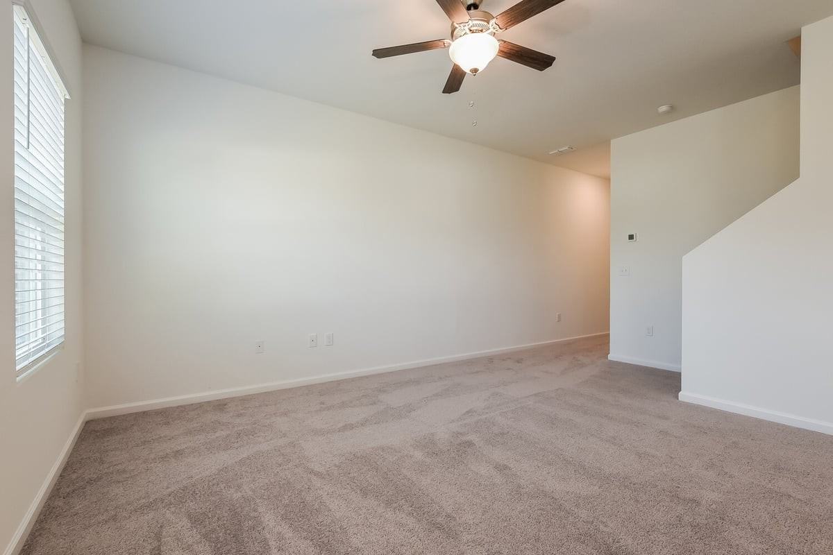 2042 Hemingway Cir - Photo 4 of 16