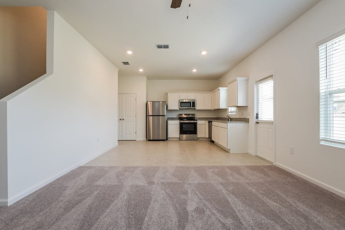 2042 Hemingway Cir - Photo 5 of 16