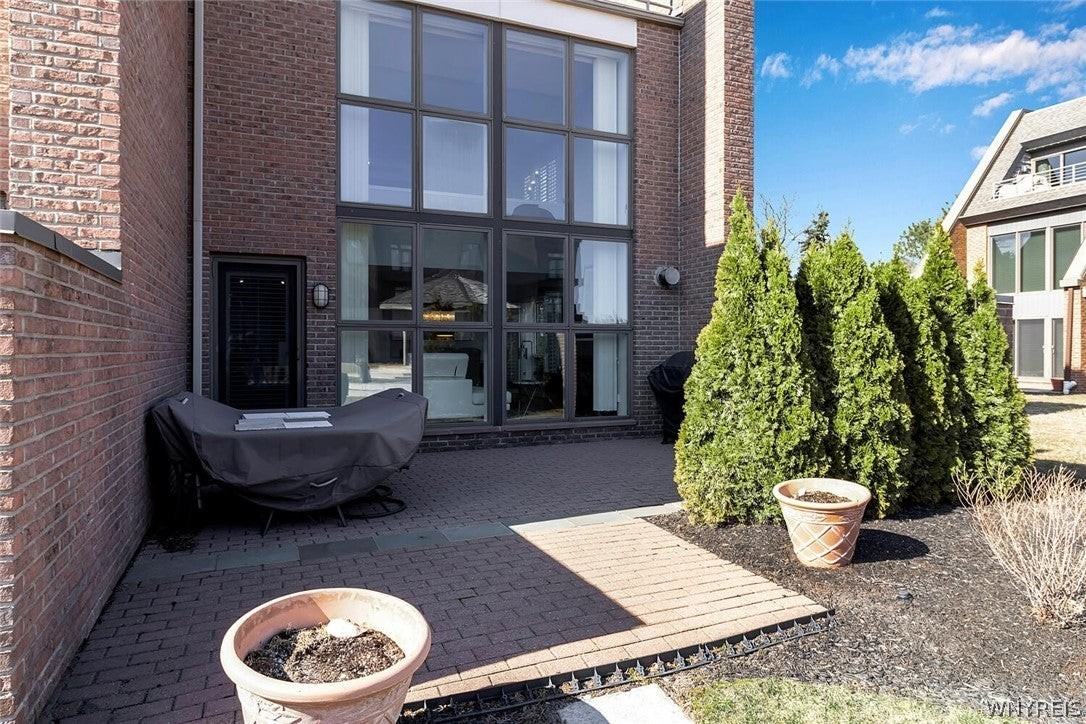 209 Portside - Photo 3 of 15