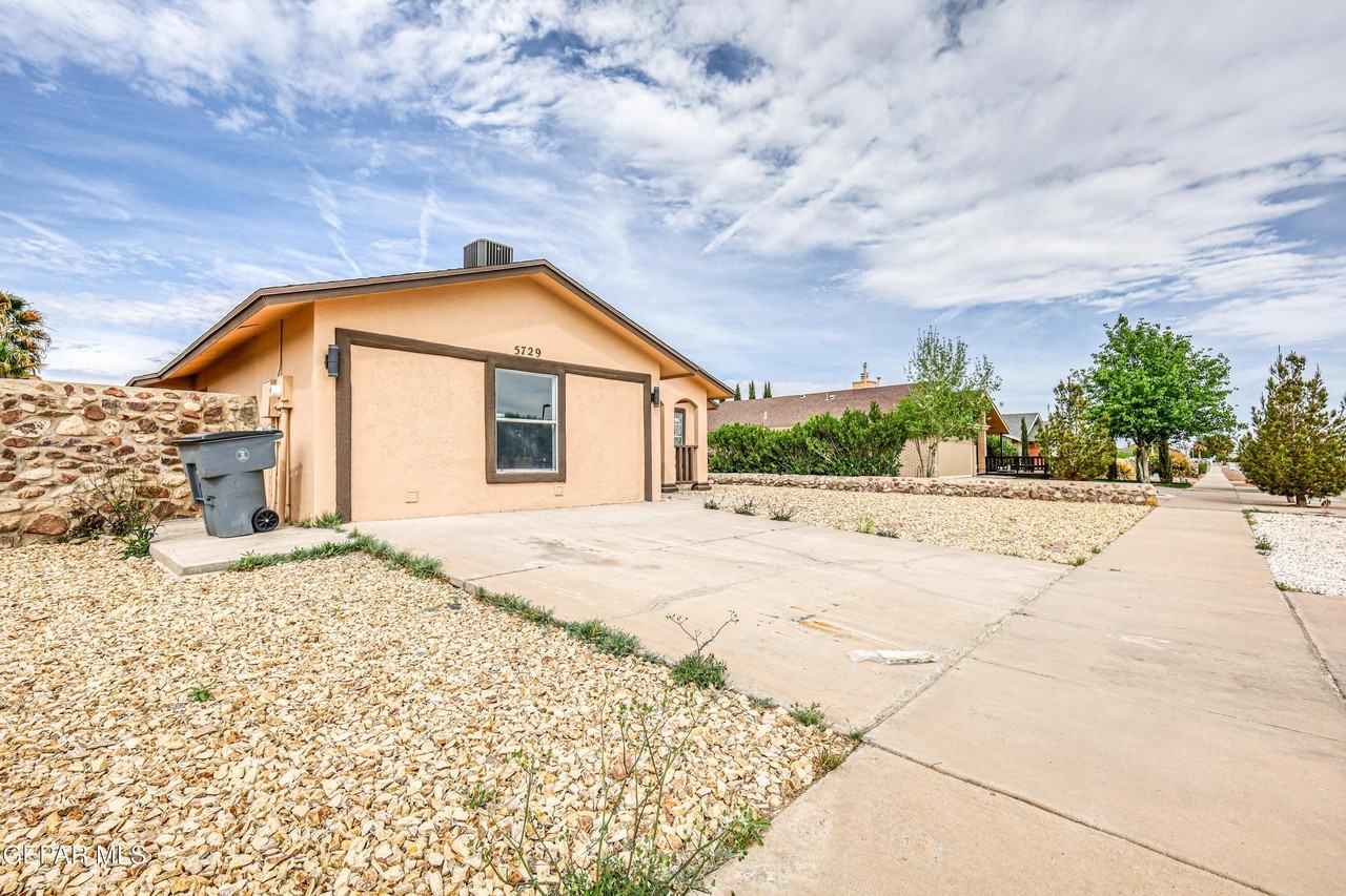 5729 Saplinas Rd - Photo 4 of 42