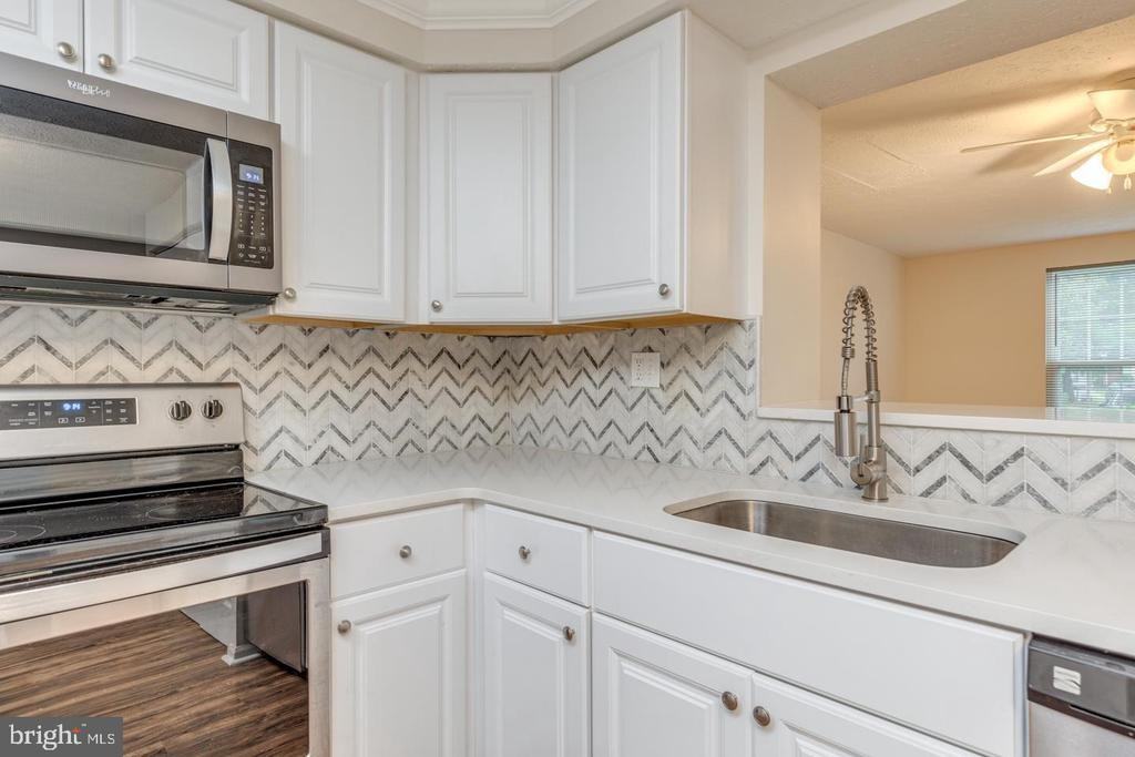 6 Victoria Manor Ct - Photo 3 of 20