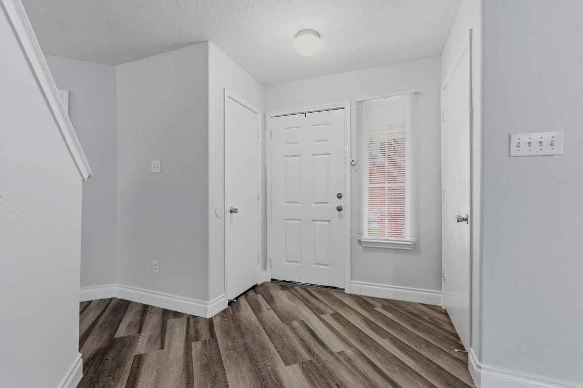 1427 Hade Falls Ln - Photo 4 of 31