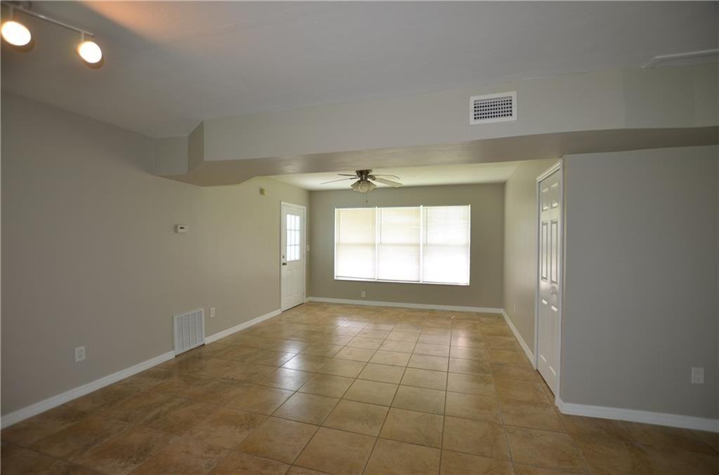 834 Dolores St - Photo 3 of 16