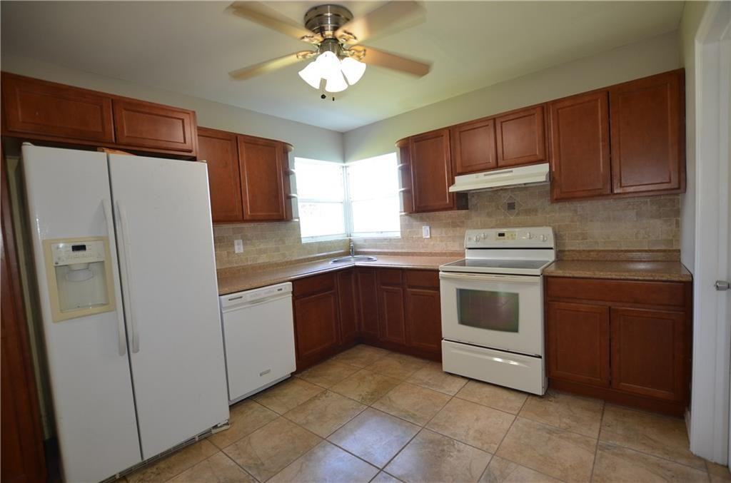834 Dolores St - Photo 5 of 16