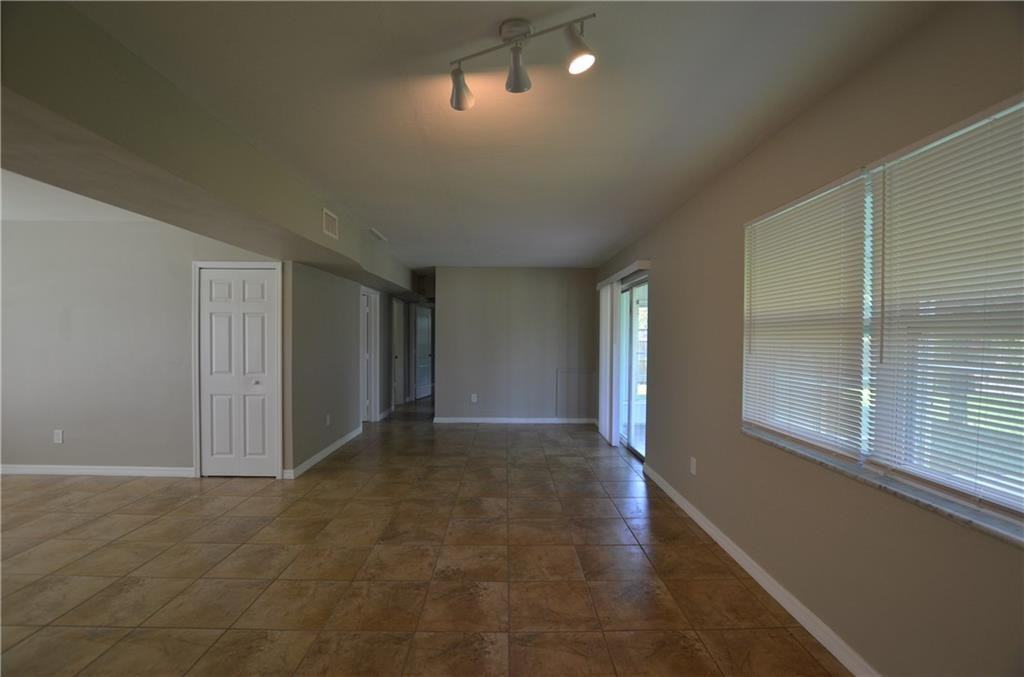 834 Dolores St - Photo 6 of 16