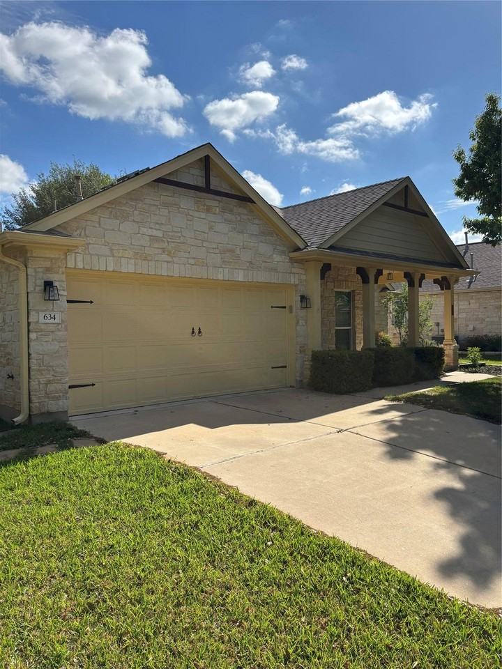 634 River Bluff Cir - Photo 3 of 37