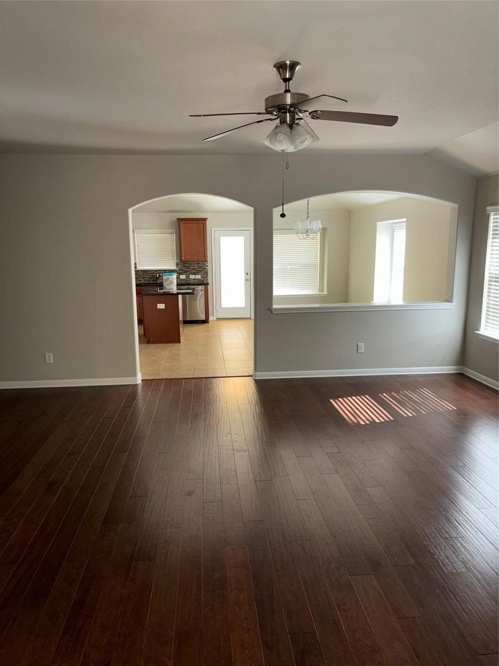 634 River Bluff Cir - Photo 5 of 37