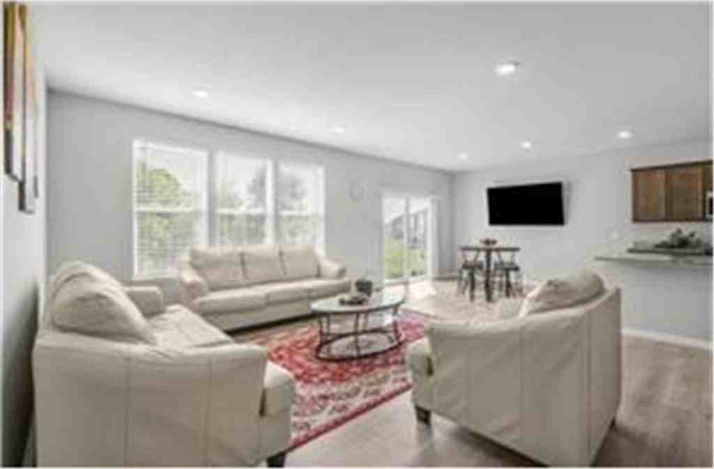 21979 Lower Mill Ave - Photo 4 of 26