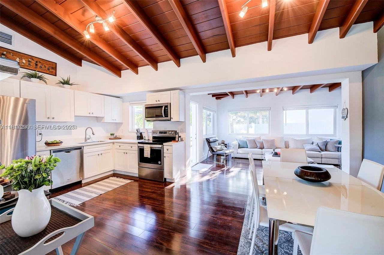 2190 Northeast 169th Street - Photo 2 of 34