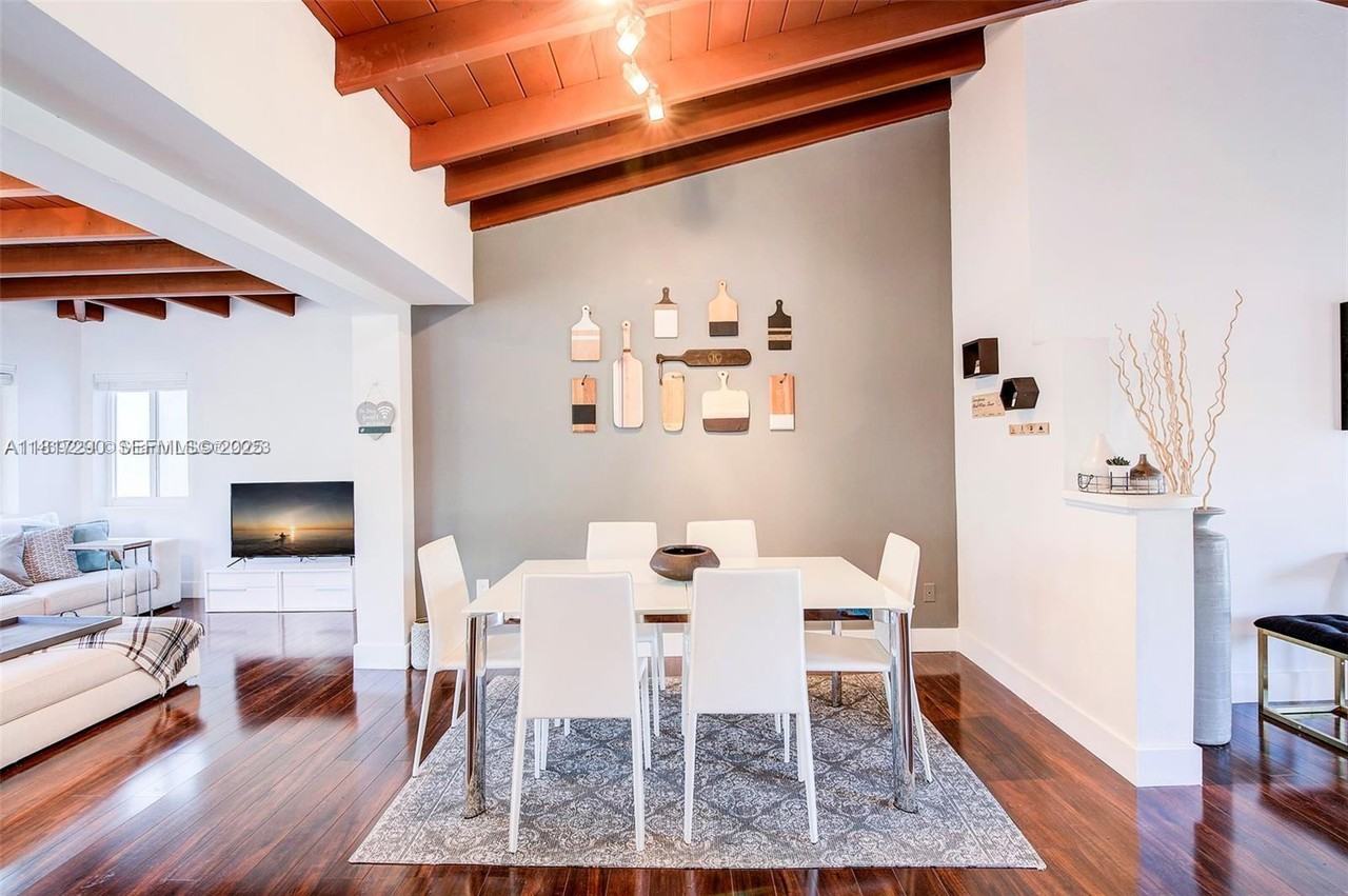 2190 Northeast 169th Street - Photo 6 of 34